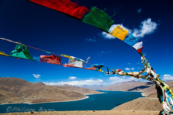 Yamdrok Tso lake